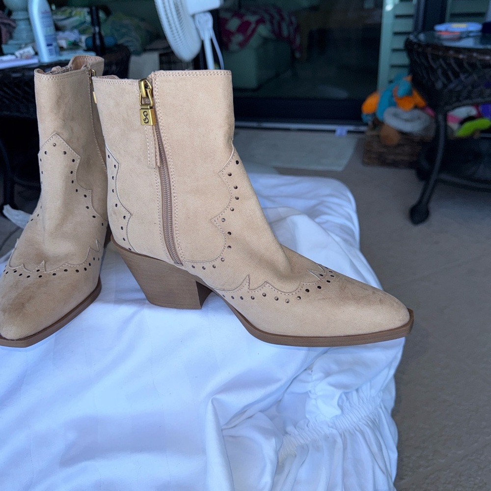 NWOT-No Box -Sam & Suede Freya 2 Western lBoots.
Size 9. - Picture 5 of 7